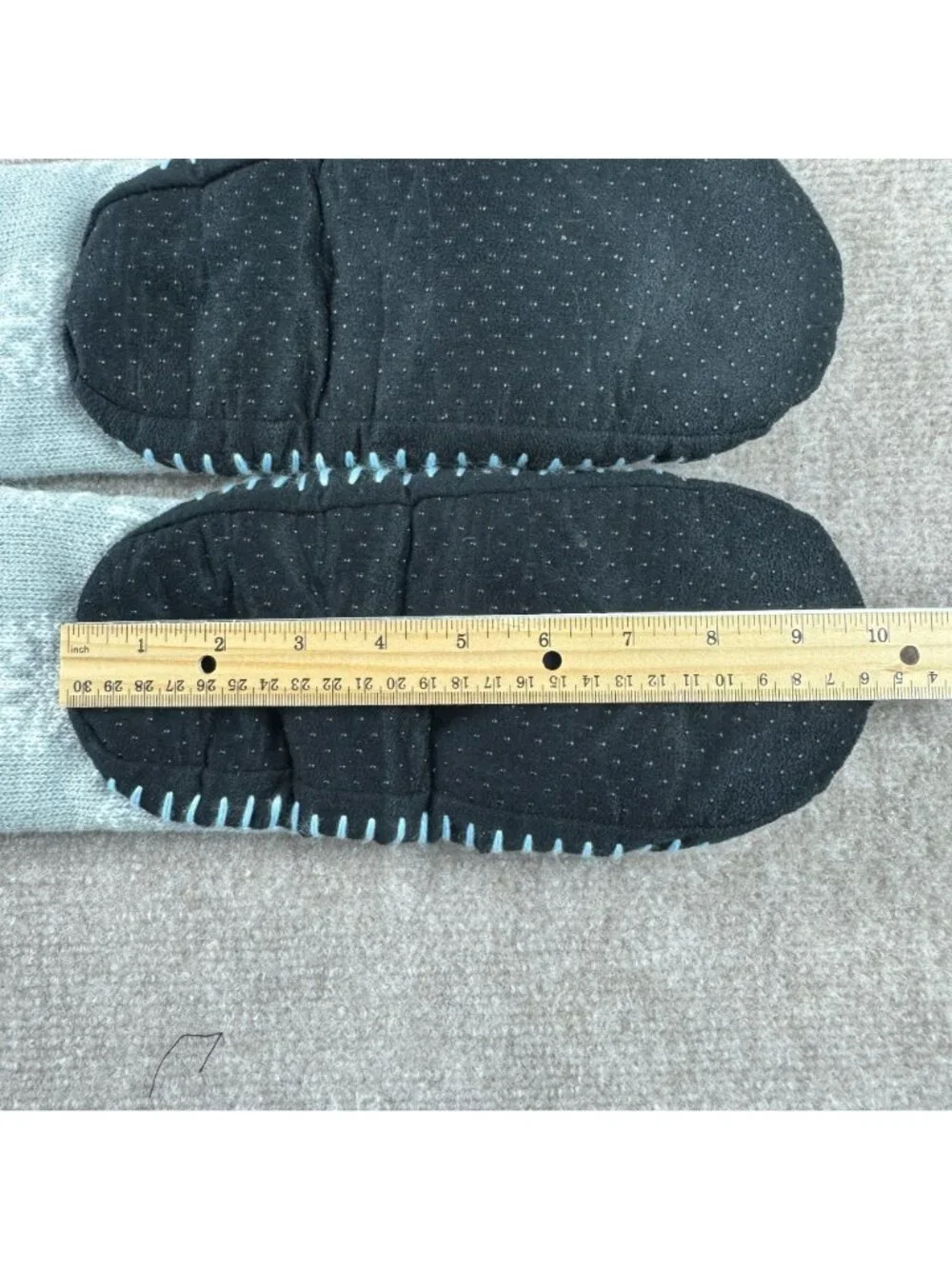 Vintage Y2K Polar Bear Slipper Socks Size S M Grey Snowflake Grip Sole Moccasins